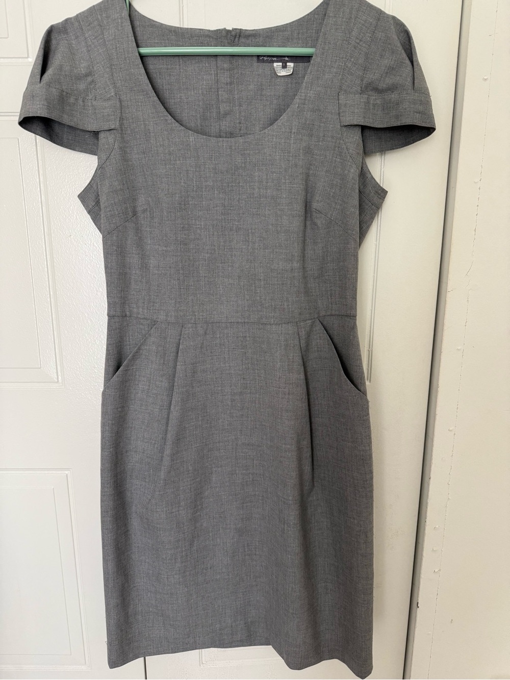 Classic Gray Scoop Neck Midi Dress with Pockets